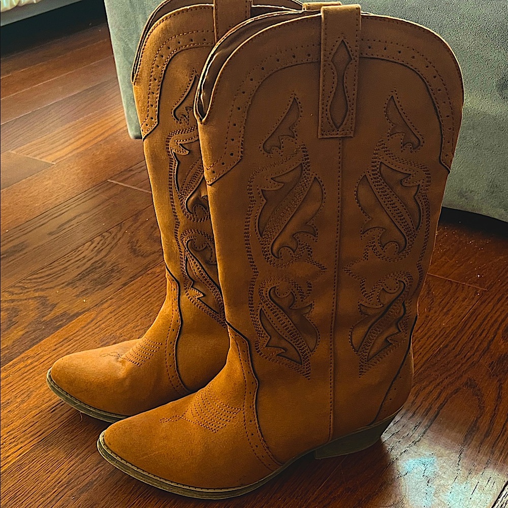 Elegant Brown Western Heeled Boots